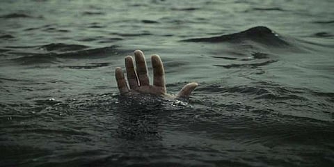ஆற்றில் மூழ்கி 3 சிறுமிகள் உயிரிழப்பு 