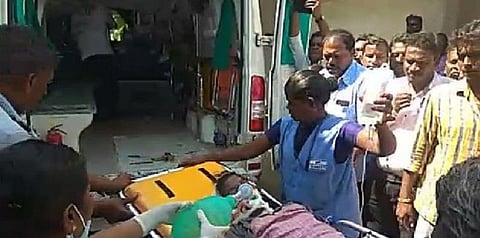 கல்லூரிப் பேருந்து மோதி 5 மாணவிகள் படுகாயம் 