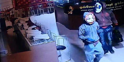 திருச்சி கொள்ளை: முக்கிய குற்றவாளி முருகனின் அண்ணன் மகன் முரளி கைது