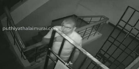 சிசிடிவி இருப்பதை பார்த்து தலையில் அடித்து கொண்டு தப்பிய கொள்ளையன் 