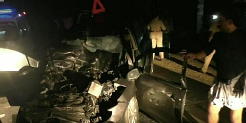 டேங்கர் லாரி மீது கார் மோதல் - மூவர் உயிரிழப்பு 