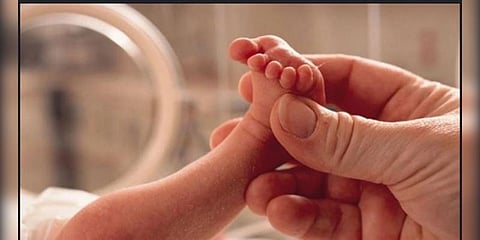 இறந்த குழந்தையை புதைக்க மண் தோண்டினால், உள்ளே உயிருள்ள குழந்தை!