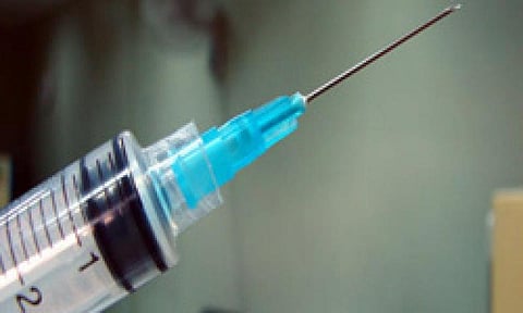ஊசியில் பூச்சிக் கொல்லி மருந்து ! செவிலியர் தற்கொலை