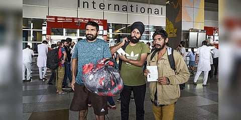மெக்சிகோவிலிருந்து திருப்பி அனுப்பப்பட்ட 300 இந்தியர்கள் - டெல்லி வருகை 