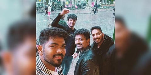 பிரான்ஸ் தேசத்தில் நண்பர்களுடன் சிவகார்த்திகேயன் 
