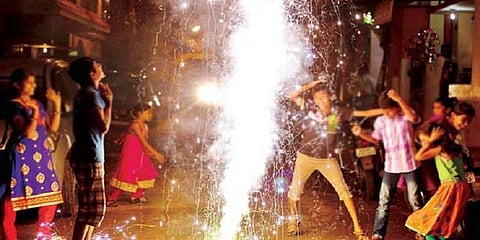 தீபாவளிக்கு மறுநாள் அக்டோபர் 28 ஆம் தேதி அரசு விடுமுறை 