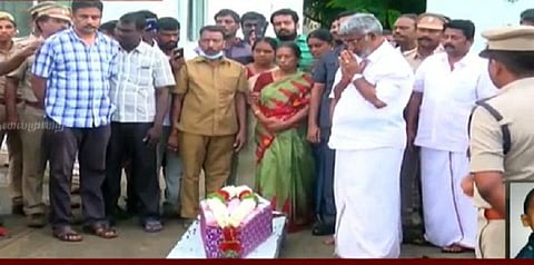 சுஜித்தின் உடலுக்கு தமிழக அமைச்சர் அஞ்சலி