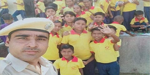 கையேந்தி நின்ற பிள்ளைகளின் கல்விக் கண்ணை திறந்த காவல் அதிகாரி 