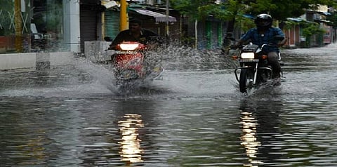 மழையால் எந்தெந்த மாவட்டங்களுக்கு விடுமுறை?