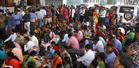 போராட்டத்தில் ஈடுபட்ட மருத்துவர்கள் மீது வழக்குப் பதிவு 