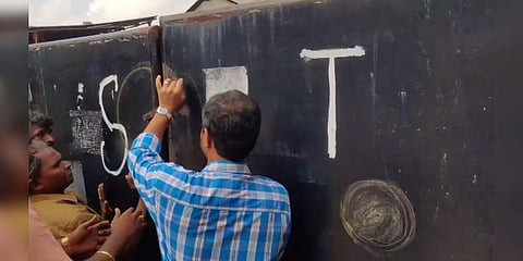 கொசு உற்பத்தி செய்த தனியார் தொழிற்சாலைக்கு அதிகாரிகள் சீல்   