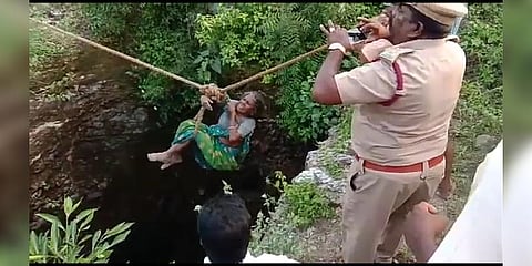 கிணற்றில் தவறி விழுந்த மூதாட்டி -  இரண்டு நாட்களுக்குப் பின் உயிருடன் மீட்பு
