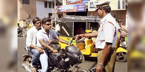 கடலூரில் மட்டும் விதிகளை மீறியதாக 3 லட்சம் பேர் மீது வழக்குப் பதிவு 