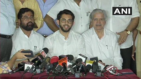 “48 மணி நேரம் கேட்டோம்..ஆளுநர் மறுத்துவிட்டார்” - ஆதித்ய தாக்கரே