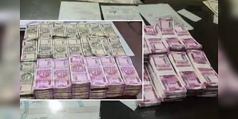 கட்டுக்கட்டாக 100 கோடி ரூபாய்‌ மதிப்புள்ள கள்ள நோட்டுகள் பறிமுதல் 