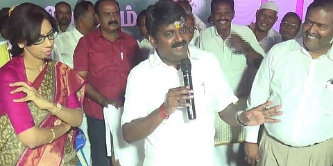  “எனக்கு சால்வை வேண்டாம்; பொதுமக்களுக்கு மனு எழுதி கொடுங்கள்” - அமைச்சர் விஜயபாஸ்கர் 