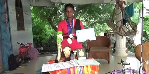 தேசிய வில்வித்தை போட்டி - வெள்ளி பதக்கம் வென்ற மாமல்லபுரம் பள்ளி மாணவி 