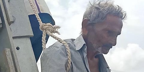 “பேசியபடி பாக்கி தொகையை கொடுத்து விடுங்கள்” - சுருக்கு கயிற்றுடன் கோபுரத்தில் ஏறிய முதியவர் 
