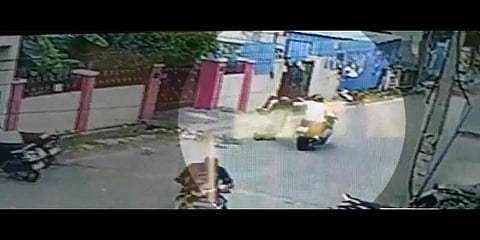 குரோம்பேட்டை பெண்ணிடம் செயின் பறிக்க முயன்ற இளைஞர் - சிசிடிவி காட்சி 