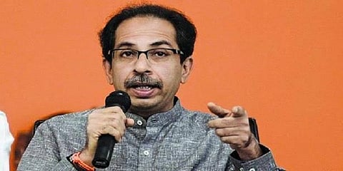 மகாராஷ்டிராவில் பதவியேற்க பட்னாவிஸுக்கு அழைப்பு விடுத்தது ஏன்? - உச்சநீதிமன்றத்தில் சிவசேனா மனு 