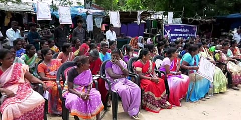 டாஸ்மாக் கடைகளை அகற்ற வேண்டும் - பெண்கள் ஆர்ப்பாட்டம் 