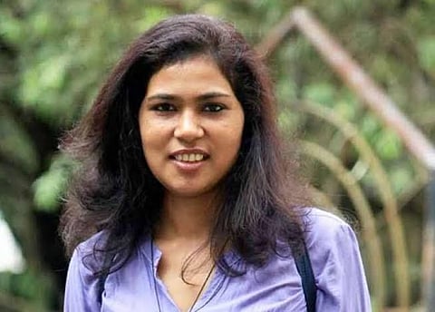 ரெஹானா பாத்திமா சபரிமலை செல்ல போலீஸார் அனுமதி மறுப்பு !