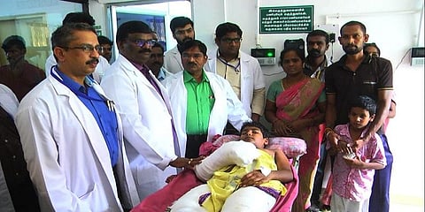 துரிதகதியில் செயல்பட்ட பெற்றோர், மருத்துவர்கள்.. சிறுவனின் துண்டான கை மீண்டும் பொருத்தம்..! 