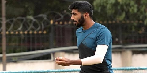திரும்பி வந்துட்டனு சொல்லு.. ஸ்டம்பை உடைத்த பும்ரா 