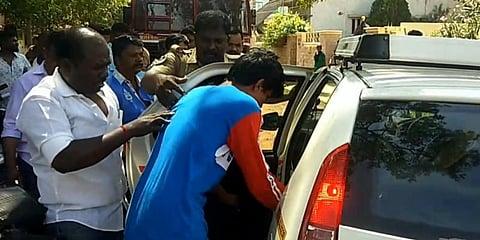 “கேஸ் சிலிண்டரை வெடிக்க வைத்து விடுவேன்” - தாயை மிரட்டி பணம் கேட்ட பி.இ பட்டதாரி