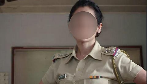இது வேற லெவல்: திருமணம் செய்வதாகக் கூறி, ரவுடியை மடக்கிய பெண் சப் இன்ஸ்பெக்டர்!