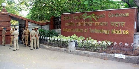 சென்னை ஐஐடியில் பட்டியலின மாணவர்கள், பேராசிரியர்களுக்கு தொல்லைகள்: எஸ்.சி, எஸ்.டி ஆணையம்