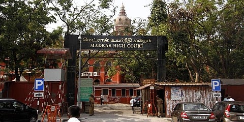 திருமணமாகாத ஆணும் பெண்ணும் ஹோட்டலில் ஒரே அறையில் தங்குவதில் என்ன தவறு..?:சென்னை உயர்நீதிமன்றம்