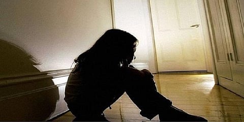 பள்ளி மாணவிக்கு பாலியல் தொல்லை : ஓய்வு பெற்ற அரசு ஊழியர் கைது 