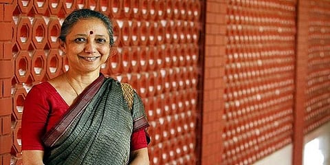 கலையரங்கை சீரமைப்பதாக மோசடி - கலாஷேத்ரா முன்னாள் இயக்குநர் மீது வழக்குப்பதிவு
