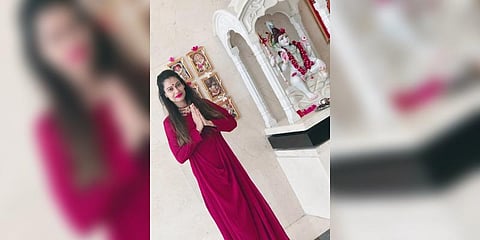 நேரு குறித்து சர்ச்சை வீடியோவை வெளியிட்ட நடிகை கைது 