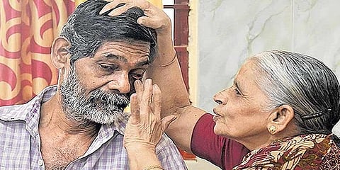 “எவ்வளவு காலம் ஒன்றாக இருப்போம் என்று தெரியாது”- முதியோர் இல்லத்தில் பிறந்த நெகிழ்ச்சி காதல் 