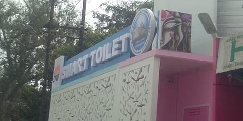 ஸ்மார்ட் திட்ட கழிவறையில் பாரதியார் படம் : சர்ச்சைக்கு பின் நீக்கம்