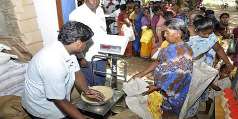 தமிழகத்திற்குள் எந்த ரேஷன் கடையிலும் பொருள் வாங்கும் திட்டம் - அரசாணை வெளியீடு