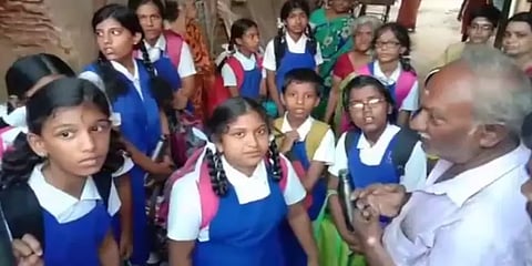 உயிர் பிரியும் போதும் மாணவிகளை பத்திரப்படுத்திய ஆட்டோ ஓட்டுநர்