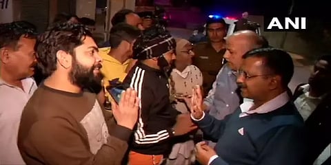 டெல்லி வன்முறை நிகழ்ந்த இடங்களை பார்வையிட்டார் கெஜ்ரிவால்