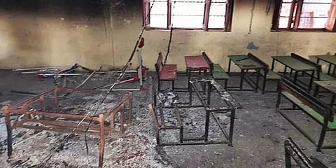 டெல்லி வன்முறையால் உருக்குலைந்த பள்ளிக்கூடம்