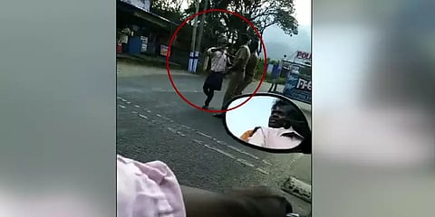 தென்காசி அருகே செய்தி சேகரிக்கச் சென்ற செய்தியாள‌ர் மீது தாக்குதல் முயற்சி