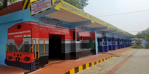 பள்ளிக்கு வண்ணம்‌ தீட்டிக் கொடுத்த ரஜினி ரசிகர்கள்