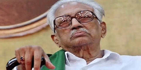 கீழ்ப்பாக்கம் இல்லத்தில் க.அன்பழகன் உடல்: அரசியல் தலைவர்கள்‌ அஞ்சலி