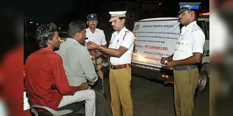 மதுபோதையில் வாகனம் ஓட்டினால் கைது  - உயர்நீதிமன்றம் உத்தரவு