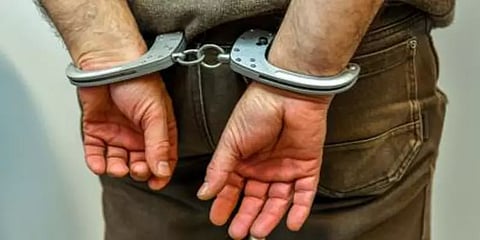‘கொரோனாவுக்கு பயந்துகிட்டு இருக்கிறதவிட ஜெயிலுக்கே போயிடலாம்’ - சரணடைந்த பிரமுகர்?