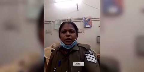 ‘கொரோனாவைத் தடுக்க வெளியில் வராதீர்கள்’ -  வீடியோவில் கெஞ்சும் பெண் காவலர்