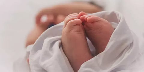 பிறந்து 6 வாரங்களே ஆன குழந்தை கொரோனாவால் உயிரிழப்பு!