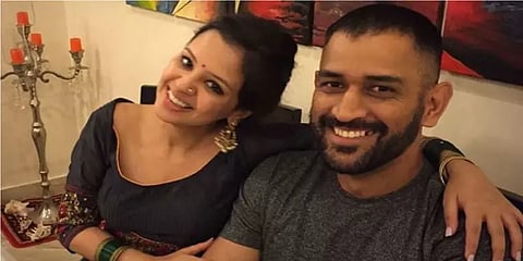 ஊரடங்கில் தோனி என்ன செய்கிறார் தெரியுமா? ஷாக் ஆன ரசிகர்கள்