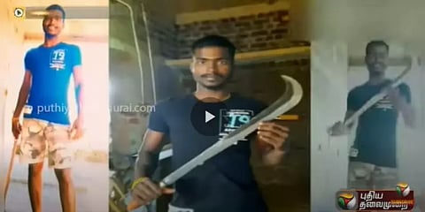 காவல்நிலையம் முன் அரிவாளுடன் டிக்டாக் - ஒருவர் கைது;  இருவருக்கு வலைவீச்சு